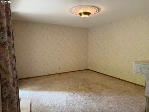 Living - 1344 Regency Dr, Eugene, OR 97401 photo 6 of 9