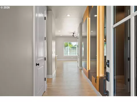 Entry Way - 544 Buster Ln, Eugene, OR 97404 photo 1 of 4
