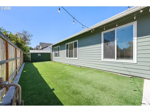 Exterior - 544 Buster Ln, Eugene, OR 97404 photo 6 of 12