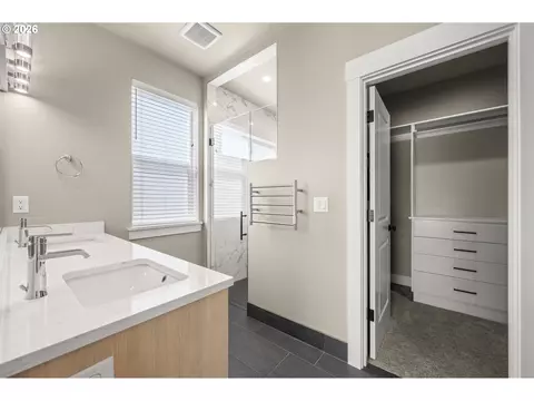 Bath - 544 Buster Ln, Eugene, OR 97404 photo 1 of 6