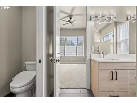 Bath - 544 Buster Ln, Eugene, OR 97404 photo 4 of 6