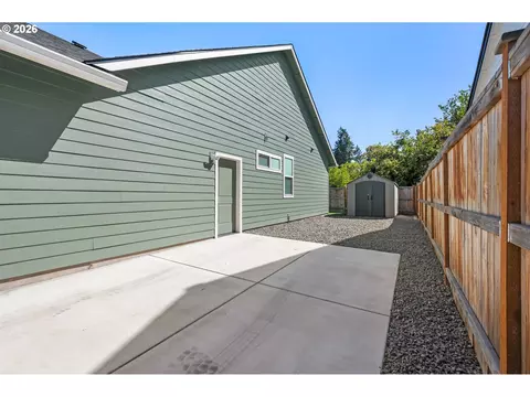 Exterior - 544 Buster Ln, Eugene, OR 97404 photo 10 of 12