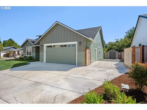 Exterior - 544 Buster Ln, Eugene, OR 97404 photo 11 of 12