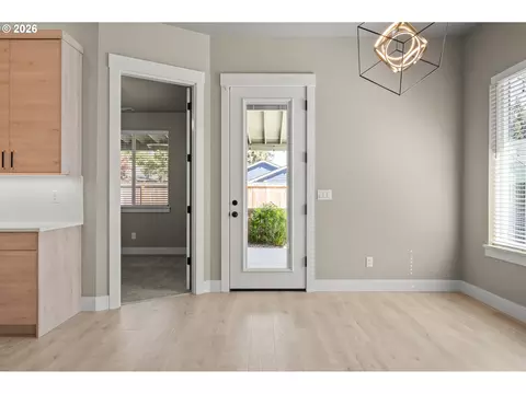 Entry Way - 544 Buster Ln, Eugene, OR 97404 photo 2 of 4