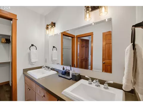 Bath - 407 Huskey Rd, Mosier, OR 97040 photo 2 of 7