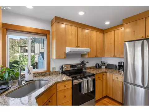 Kitchen - 407 Huskey Rd, Mosier, OR 97040 photo 2 of 4