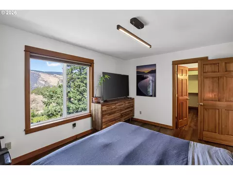 Bedroom - 407 Huskey Rd, Mosier, OR 97040 photo 3 of 7