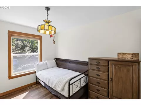 Bedroom - 407 Huskey Rd, Mosier, OR 97040 photo 6 of 7