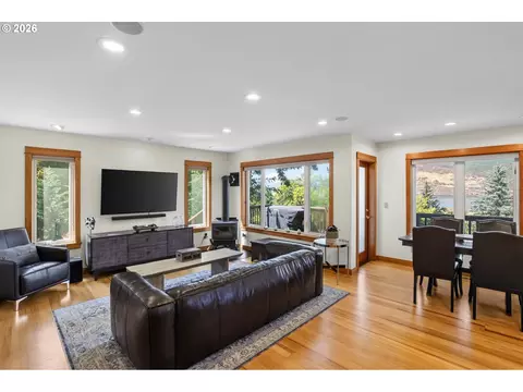 Living - 407 Huskey Rd, Mosier, OR 97040 photo 1 of 4