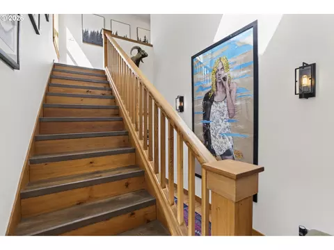 Entry Way - 407 Huskey Rd, Mosier, OR 97040 photo 2 of 3