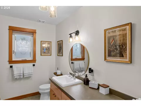 Bath - 407 Huskey Rd, Mosier, OR 97040 photo 5 of 7