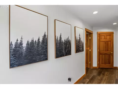 Entry Way - 407 Huskey Rd, Mosier, OR 97040 photo 3 of 3