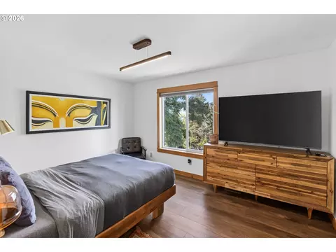 Bedroom - 407 Huskey Rd, Mosier, OR 97040 photo 1 of 7