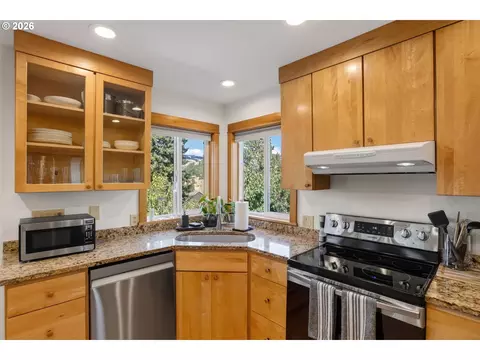 Kitchen - 407 Huskey Rd, Mosier, OR 97040 photo 3 of 4