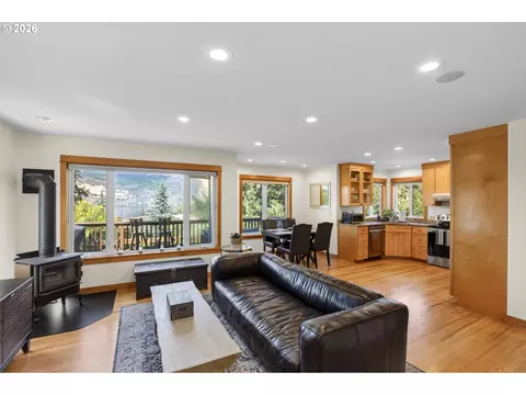 Living - 407 Huskey Rd, Mosier, OR 97040 photo 2 of 4
