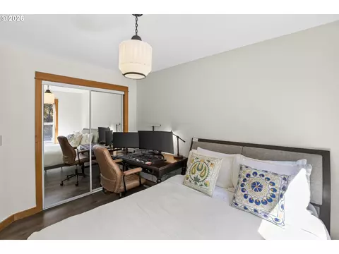 Bedroom - 407 Huskey Rd, Mosier, OR 97040 photo 5 of 7
