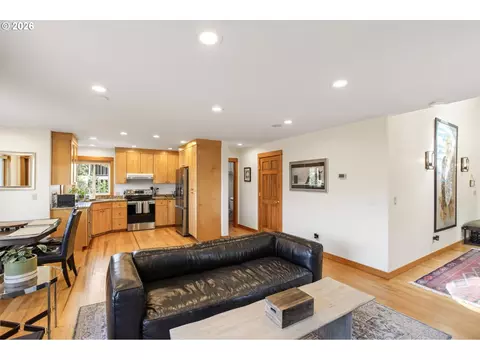 Living - 407 Huskey Rd, Mosier, OR 97040 photo 4 of 4