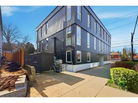 1480 N Jarrett St #204, Portland, OR 97217