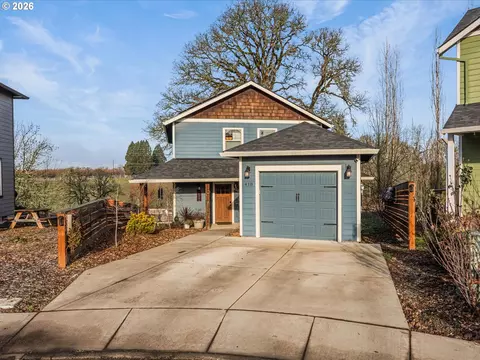418 Sunset Ct, Amity, OR 97101