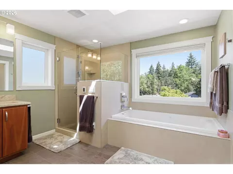 Bath - 3446 Breezewood Ave, Eugene, OR 97405 photo 2 of 6