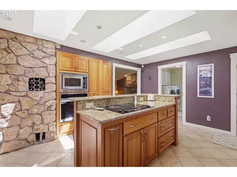 Kitchen - 3446 Breezewood Ave, Eugene, OR 97405 photo 6 of 7
