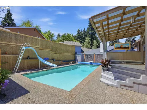 Exterior - 3446 Breezewood Ave, Eugene, OR 97405 photo 8 of 11