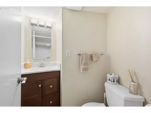 Bath - 3446 Breezewood Ave, Eugene, OR 97405 photo 5 of 6
