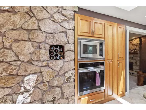 Kitchen - 3446 Breezewood Ave, Eugene, OR 97405 photo 7 of 7