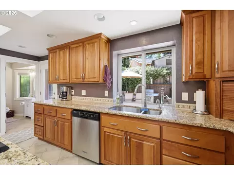 Kitchen - 3446 Breezewood Ave, Eugene, OR 97405 photo 5 of 7