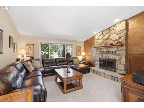 Living - 3446 Breezewood Ave, Eugene, OR 97405 photo 3 of 5