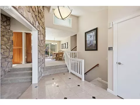 Entry Way - 3446 Breezewood Ave, Eugene, OR 97405 photo 3 of 4