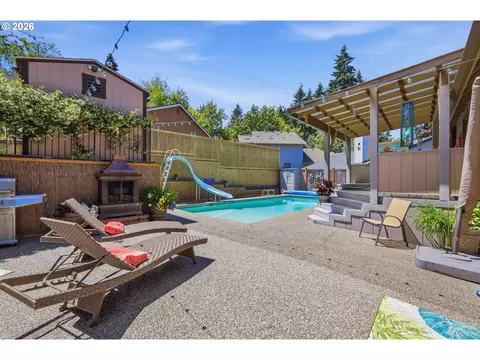 Exterior - 3446 Breezewood Ave, Eugene, OR 97405 photo 4 of 11