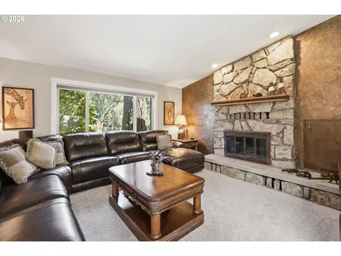 Living - 3446 Breezewood Ave, Eugene, OR 97405 photo 5 of 5