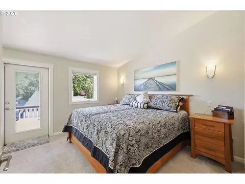 Bedroom - 3446 Breezewood Ave, Eugene, OR 97405 photo 2 of 3