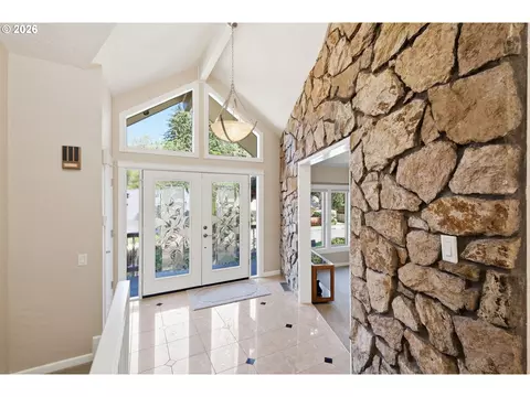 Entry Way - 3446 Breezewood Ave, Eugene, OR 97405 photo 2 of 4