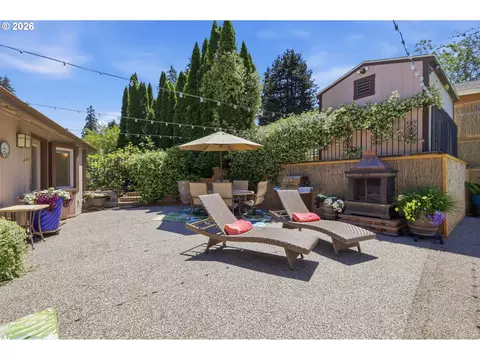 Exterior - 3446 Breezewood Ave, Eugene, OR 97405 photo 6 of 11