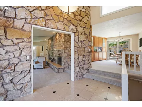Entry Way - 3446 Breezewood Ave, Eugene, OR 97405 photo 4 of 4