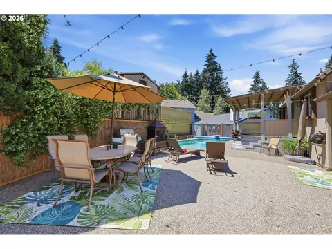 Exterior - 3446 Breezewood Ave, Eugene, OR 97405 photo 7 of 11