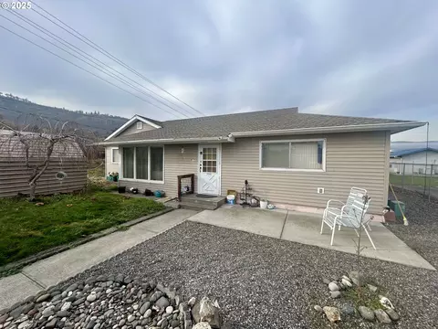 917 Myrtle St, The Dalles, OR 97058