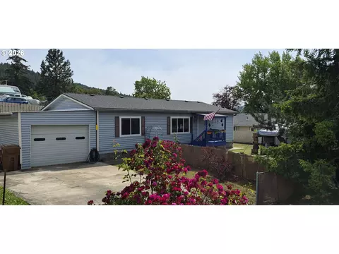 127 Clark St, Myrtle Creek, OR 97457