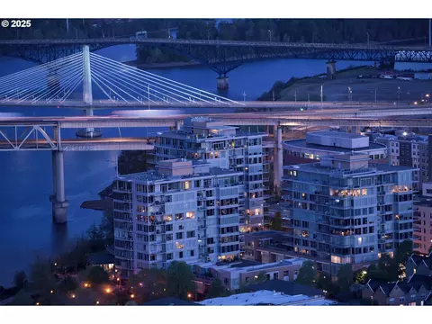 1920 S River Dr #607, Portland, OR 97201