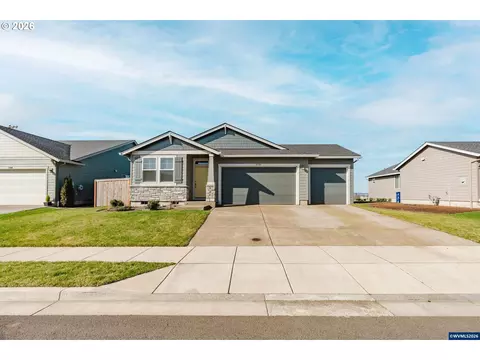 210 Walnut St, Mount Angel, OR 97362