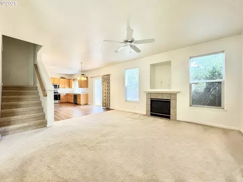 Living - 3988 Century Dr, Eugene, OR 97402 photo 2 of 10