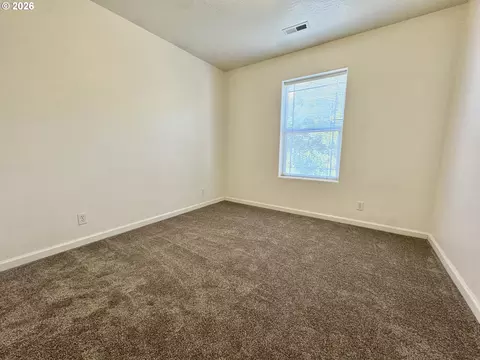 Bedroom - 3988 Century Dr, Eugene, OR 97402 photo 4 of 8
