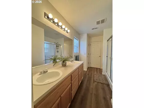 Bath - 3988 Century Dr, Eugene, OR 97402 photo 5 of 7