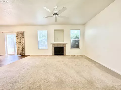 Living - 3988 Century Dr, Eugene, OR 97402 photo 3 of 10