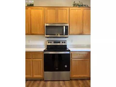Kitchen - 3988 Century Dr, Eugene, OR 97402 photo 2 of 4