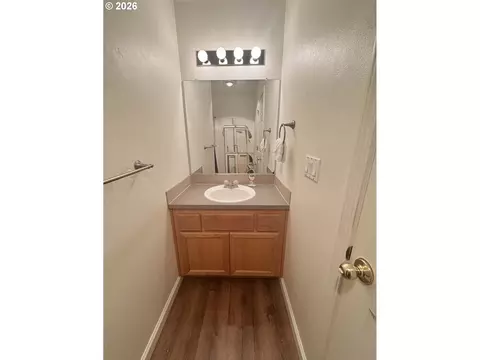 Bath - 3988 Century Dr, Eugene, OR 97402 photo 7 of 7