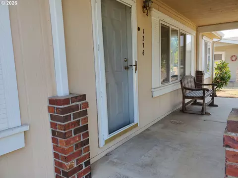 Exterior - 1376 David Ave, Eugene, OR 97404 photo 3 of 6