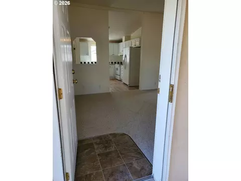 Entry Way - 1376 David Ave, Eugene, OR 97404 photo 1 of 2